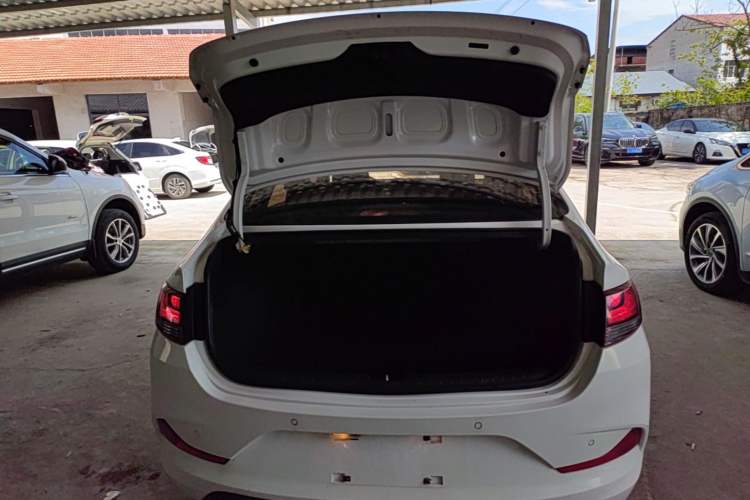 Used Hyundai Celesta 2018 1.6L Automatic GL Enjoyment Version China V Standard Trunk