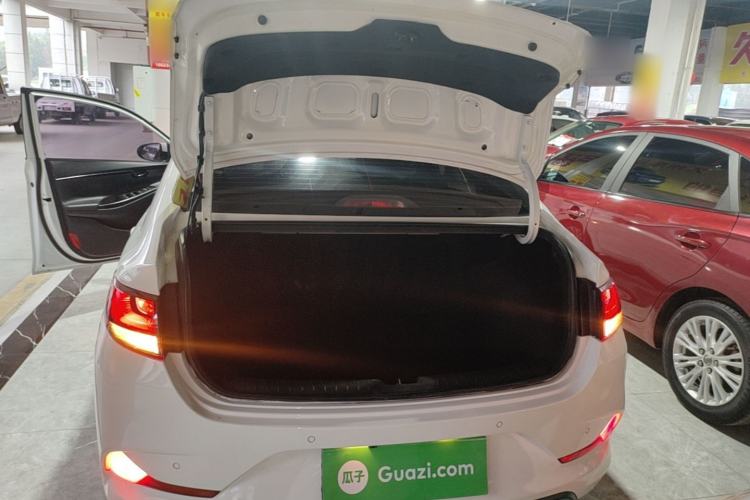 Used Hyundai Celesta 2018 1.6L Automatic GL Enjoyment Edition China VI compliant Trunk
