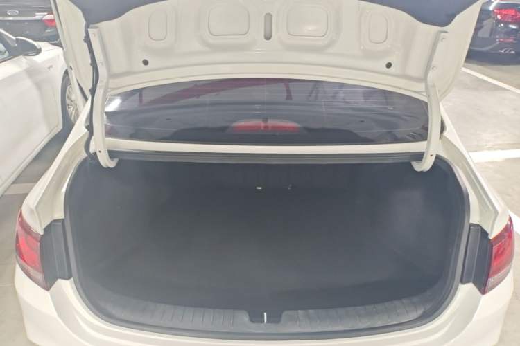 Used Hyundai Celesta 2018 1.6L Automatic GL Enjoyment Edition China VI compliant Trunk