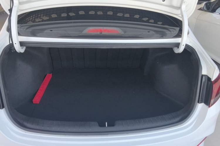 Used Hyundai Celesta 2018 1.6L Automatic GL Enjoyment Edition China VI compliant Trunk