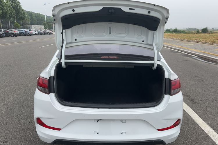 Used Hyundai Celesta 2018 1.6L Automatic GL Enjoyment Edition China VI compliant Trunk