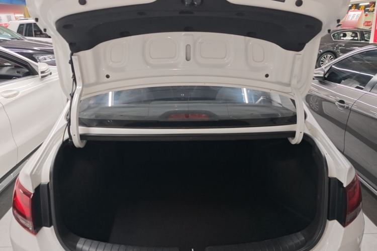 Used Hyundai Celesta 2018 1.6L Automatic GL Enjoyment Edition China VI compliant Trunk