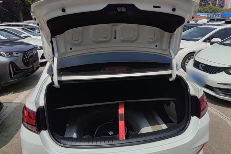 Used Hyundai Celesta 2018 1.6L Automatic GL Enjoyment Edition China VI compliant Trunk