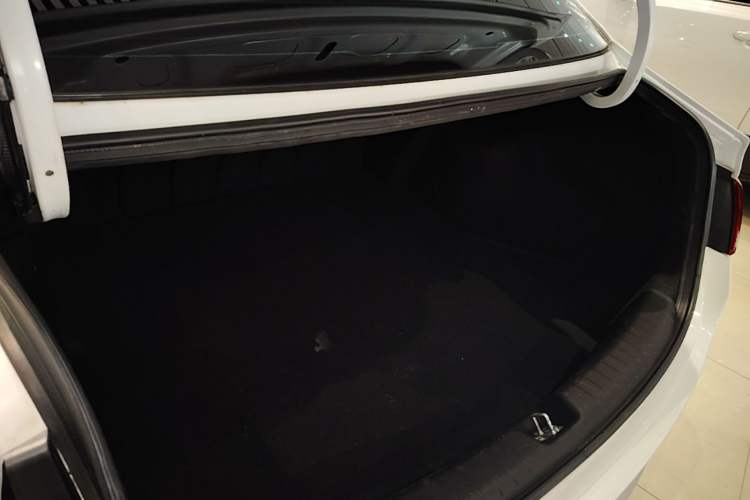 Used Hyundai Celesta 2018 1.6L Automatic GL Enjoyment Edition China VI compliant Trunk