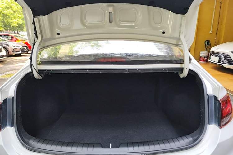 Used Hyundai Celesta 2018 1.6L Automatic GL Enjoyment Version China V Standard Trunk