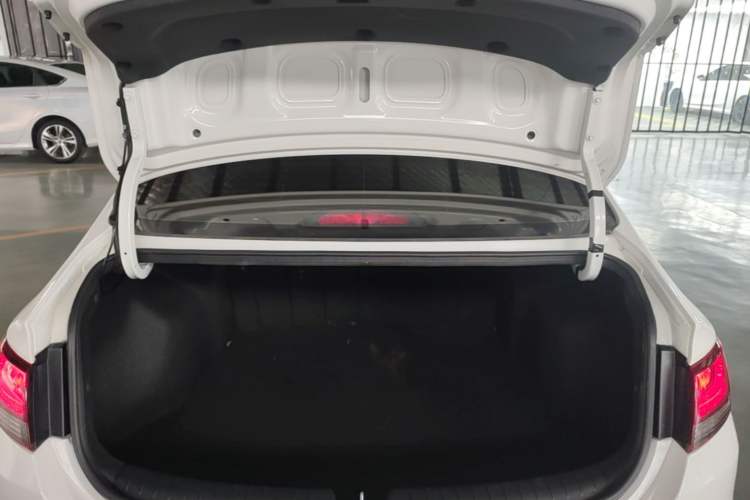 Used Hyundai Celesta 2018 1.6L Automatic GL Enjoyment Version China V Standard Trunk