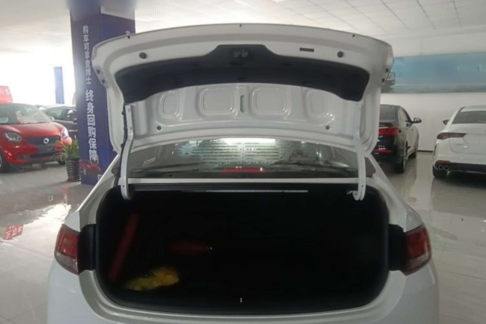 Used Hyundai Celesta 2018 1.6L Automatic GL Enjoyment Edition China VI compliant Trunk