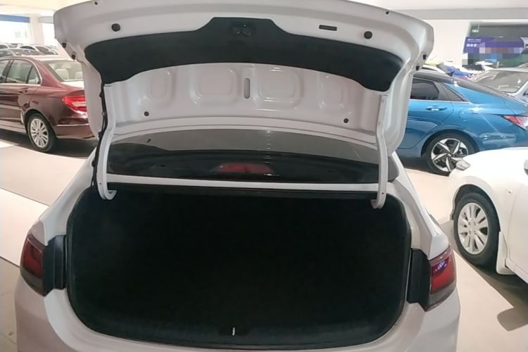 Used Hyundai Celesta 2018 1.6L Automatic GL Enjoyment Version China V Standard Trunk