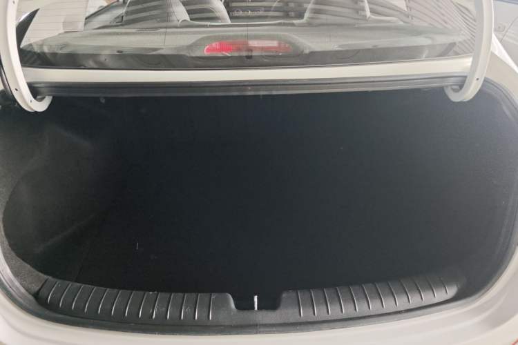 Used Hyundai Celesta 2018 1.6L Automatic GL Enjoyment Edition China VI compliant Trunk