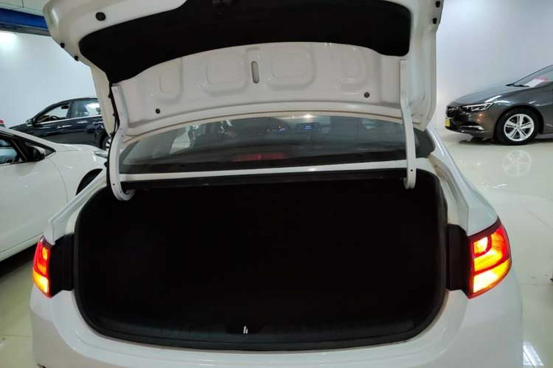 Used Hyundai Celesta 2018 1.6L Automatic GL Enjoyment Edition China VI compliant Trunk