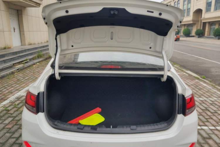 Used Hyundai Celesta 2018 1.6L Automatic GL Enjoyment Edition China VI compliant Trunk