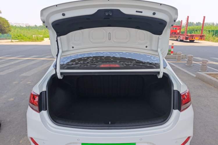 Used Hyundai Celesta 2018 1.6L Automatic GL Enjoyment Edition China VI compliant Trunk