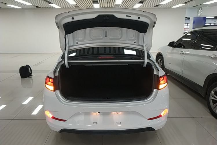 Used Hyundai Celesta 2018 1.6L Automatic GL Enjoyment Edition China VI compliant Trunk