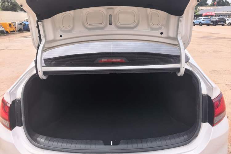 Used Hyundai Celesta 2018 1.6L Automatic GL Enjoyment Edition China VI compliant Trunk