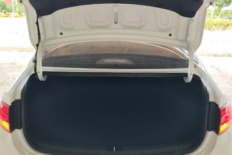 Used Hyundai Celesta 2018 1.6L Automatic GL Enjoyment Version China V Standard Trunk