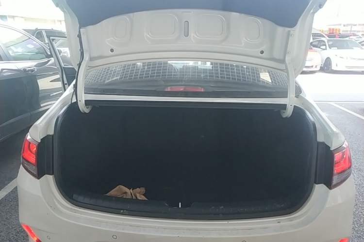 Used Hyundai Celesta 2018 1.6L Automatic GL Enjoyment Edition China VI compliant Trunk