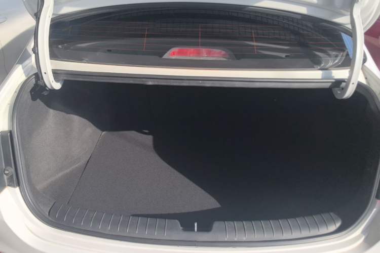 Used Hyundai Celesta 2018 1.6L Automatic GL Enjoyment Edition China VI compliant Trunk