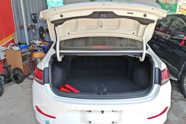 Used Hyundai Celesta 2018 1.6L Automatic GL Enjoyment Edition China VI compliant Trunk