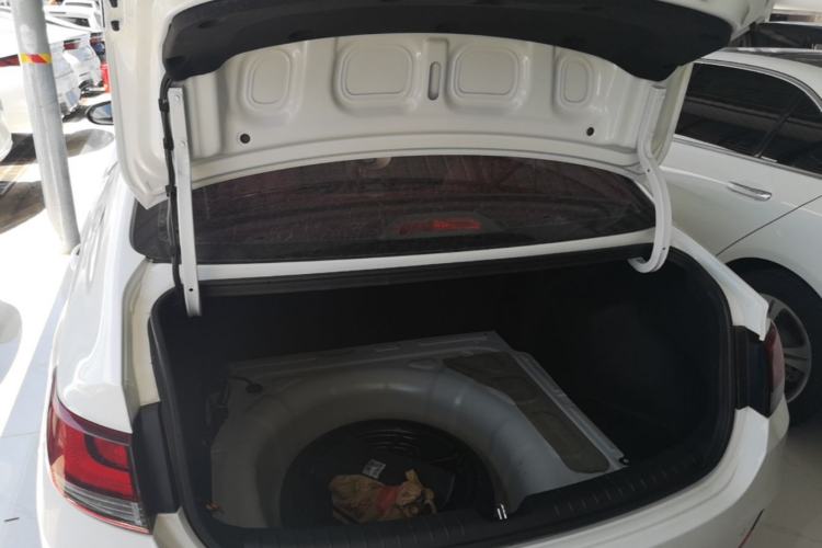 Used Hyundai Celesta 2018 1.6L Automatic GL Enjoyment Edition China VI compliant Trunk