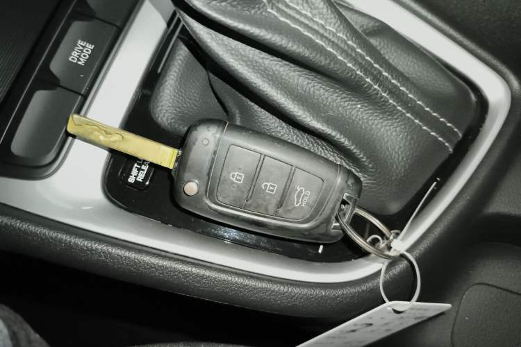 Used Hyundai Celesta 2018 1.6L Automatic GL Enjoyment Version China V Standard Vehicle Key