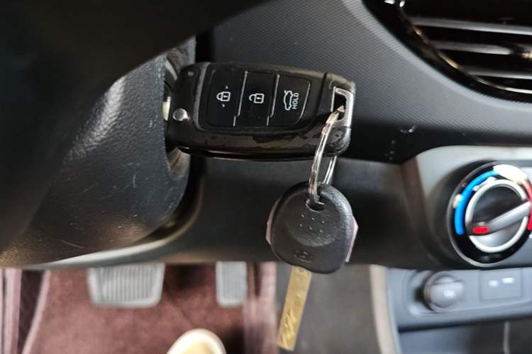 Used Hyundai Celesta 2018 1.6L Automatic GL Enjoyment Edition China VI compliant Vehicle Key