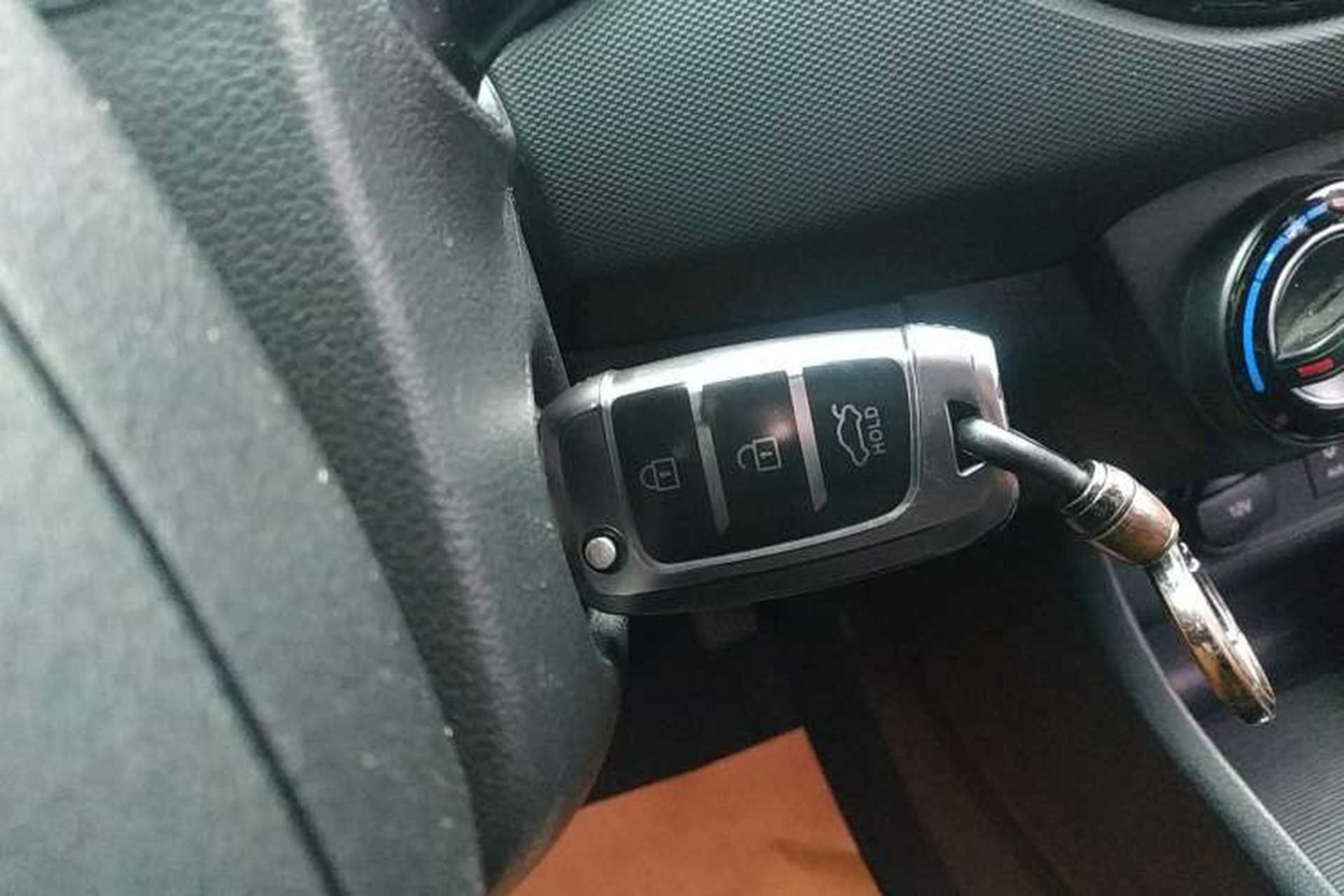 Used Hyundai Celesta 2018 1.6L Automatic GL Enjoyment Edition China VI compliant Vehicle Key