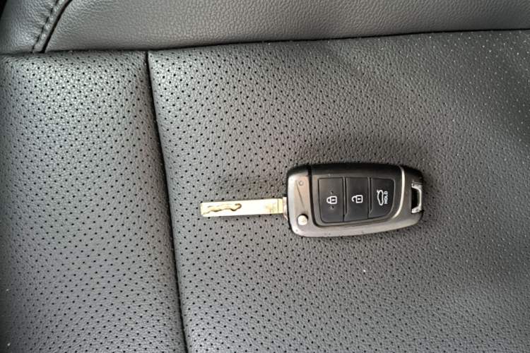Used Hyundai Celesta 2018 1.6L Automatic GL Enjoyment Edition China VI compliant Vehicle Key