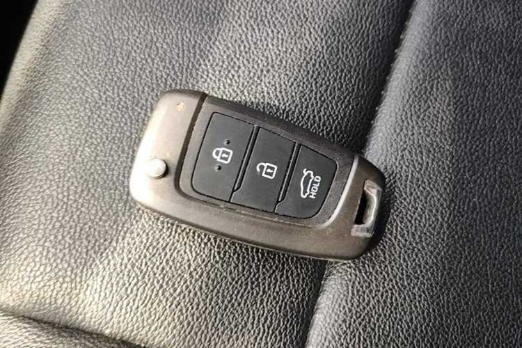 Used Hyundai Celesta 2018 1.6L Automatic GL Enjoyment Version China V Standard Vehicle Key