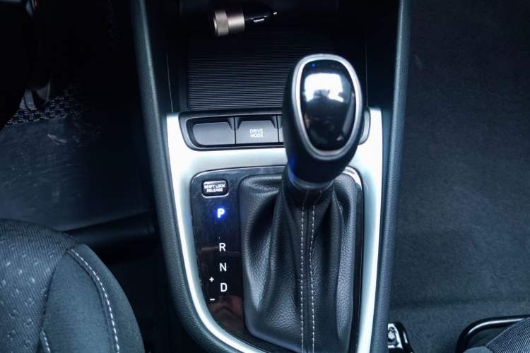 Used Hyundai Celesta 2020 1.6L Automatic GL Enjoyable Edition Gear Lever