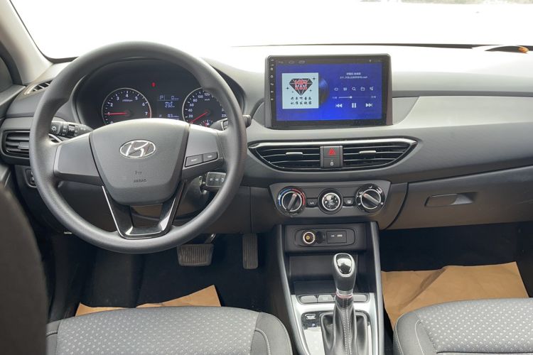 Used Hyundai Celesta 2020 1.6L Automatic GL Enjoyable Edition Center Console