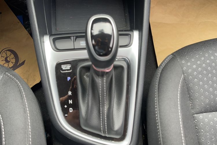 Used Hyundai Celesta 2020 1.6L Automatic GL Enjoyable Edition Gear Lever