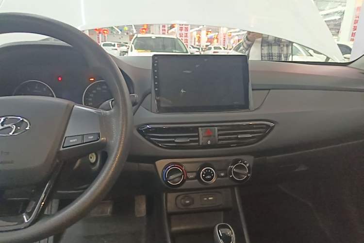 Used Hyundai Celesta 2020 1.6L Automatic GL Enjoyable Edition Audio And AC Panel