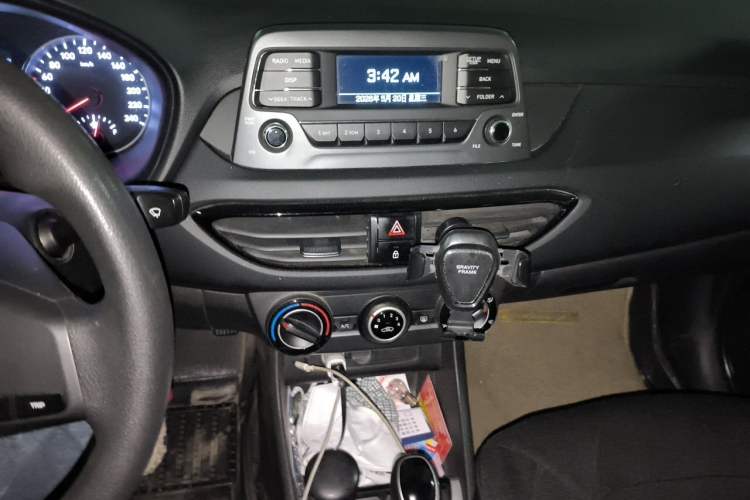 Used Hyundai Celesta 2020 1.6L Automatic GL Enjoyable Edition Audio And AC Panel