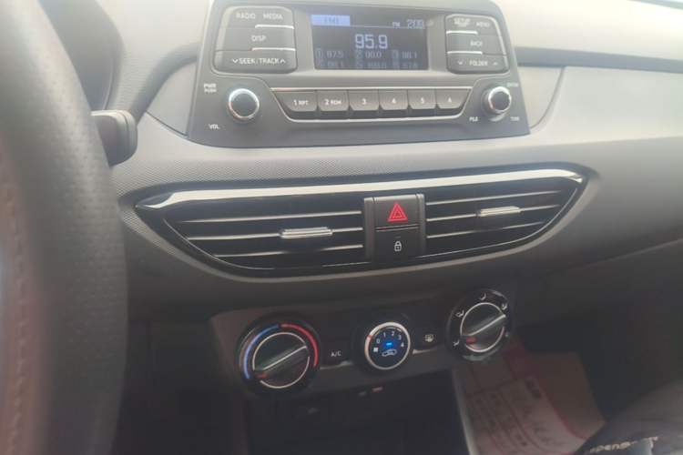 Used Hyundai Celesta 2020 1.6L Automatic GL Enjoyable Edition Audio And AC Panel