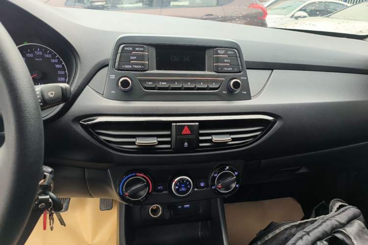 Used Hyundai Celesta 2020 1.6L Automatic GL Enjoyable Edition Audio And AC Panel
