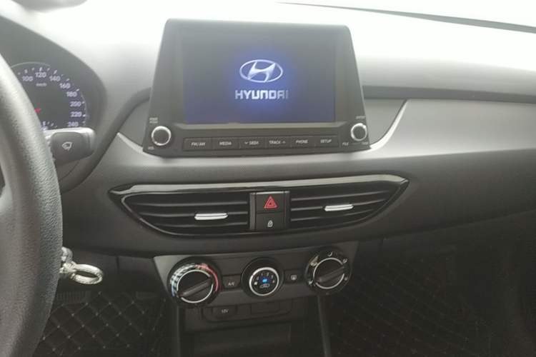 Used Hyundai Celesta 2020 1.6L Automatic GL Enjoyable Edition Audio And AC Panel