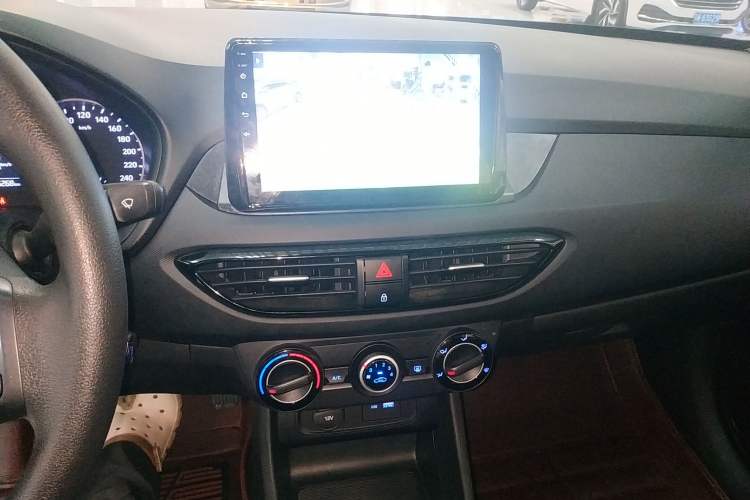Used Hyundai Celesta 2020 1.6L Automatic GL Enjoyable Edition Audio And AC Panel