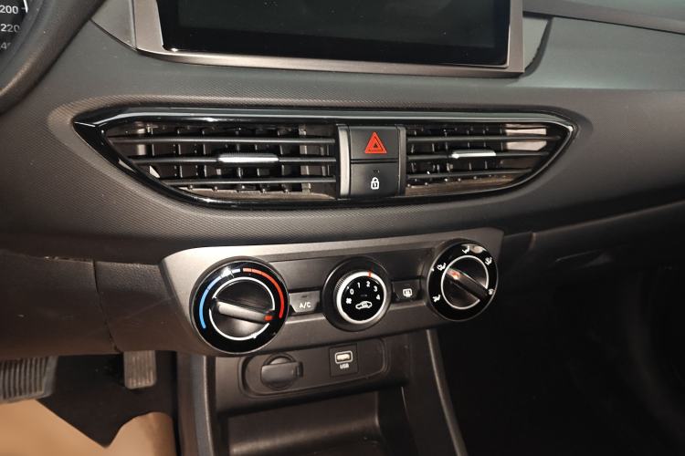 Used Hyundai Celesta 2020 1.6L Automatic GL Enjoyable Edition Audio And AC Panel