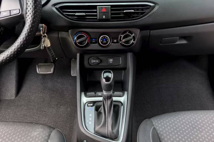 Used Hyundai Celesta 2020 1.6L Automatic GL Enjoyable Edition Audio And AC Panel