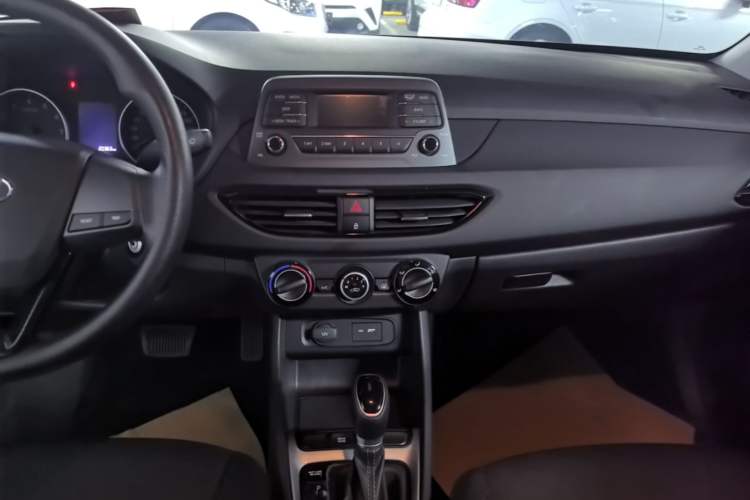 Used Hyundai Celesta 2020 1.6L Automatic GL Enjoyable Edition Audio And AC Panel
