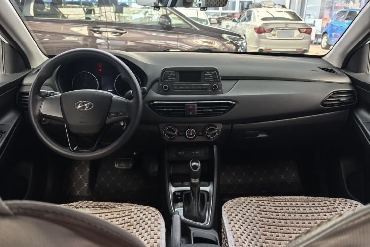 Used Hyundai Celesta 2020 1.6L Automatic GL Enjoyable Edition Audio And AC Panel