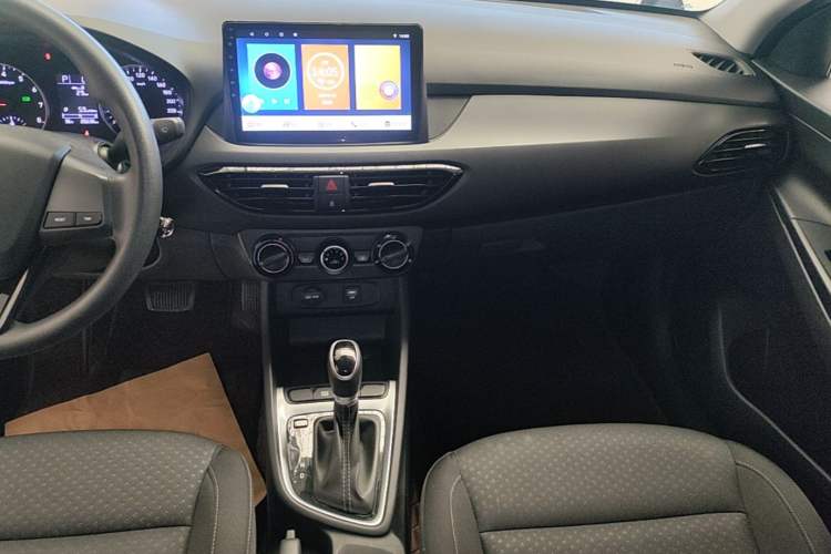 Used Hyundai Celesta 2020 1.6L Automatic GL Enjoyable Edition Audio And AC Panel