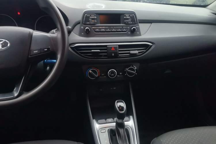 Used Hyundai Celesta 2020 1.6L Automatic GL Enjoyable Edition Audio And AC Panel