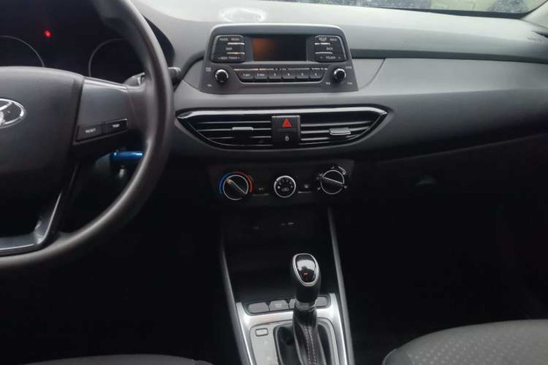 Used Hyundai Celesta 2020 1.6L Automatic GL Enjoyable Edition Audio And AC Panel