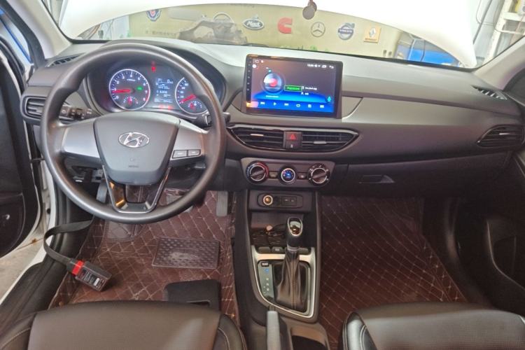 Used Hyundai Celesta 2020 1.6L Automatic GL Enjoyable Edition Center Console