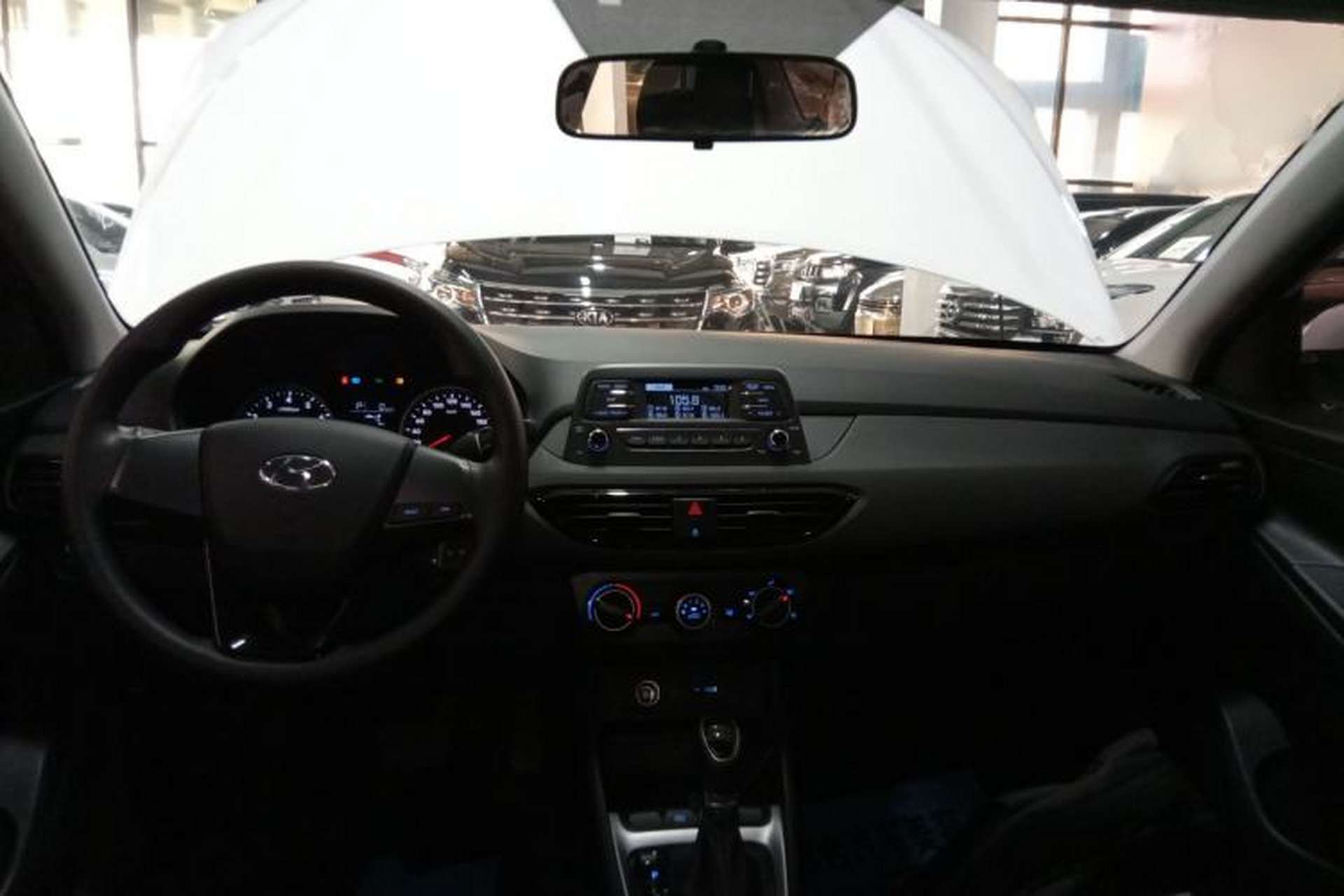 Used Hyundai Celesta 2020 1.6L Automatic GL Enjoyable Edition Center Console