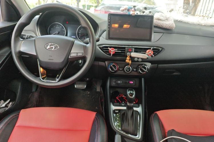 Used Hyundai Celesta 2020 1.6L Automatic GL Enjoyable Edition Center Console