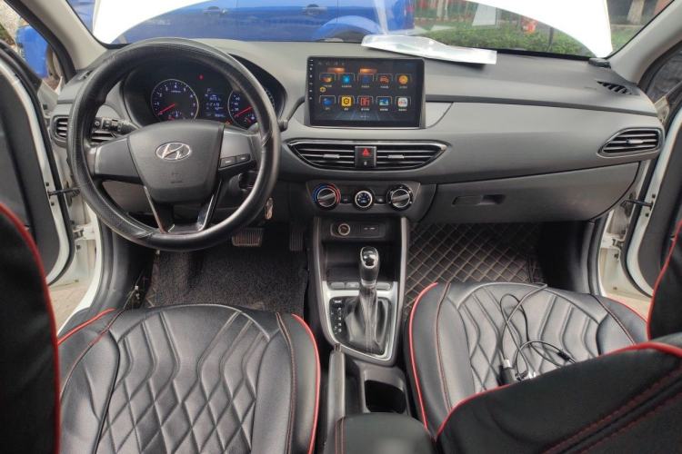 Used Hyundai Celesta 2020 1.6L Automatic GL Enjoyable Edition Center Console