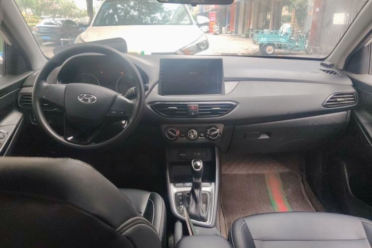 Used Hyundai Celesta 2020 1.6L Automatic GL Enjoyable Edition Center Console