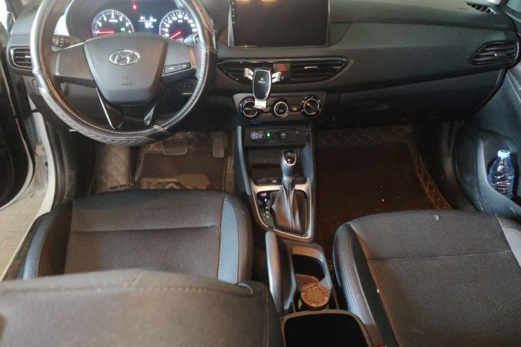 Used Hyundai Celesta 2020 1.6L Automatic GL Enjoyable Edition Center Console